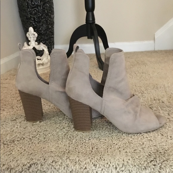 Tan spring peep toe booties 9 - Picture 1 of 4